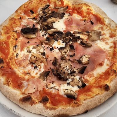 Pizza Prosciutto e Funghi