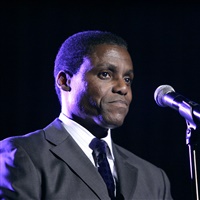 Carl Lewis  | Wikimedia Commons