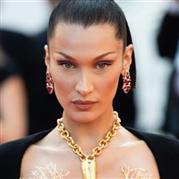 Bella Hadid  | wikipedia