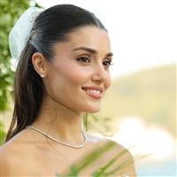 Hande Erçel  | wikipedia