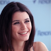 Beren Saat  | wikipedia