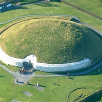 Newgrange  | wikipedia