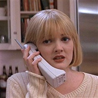 Casey Becker, il personaggio interpretato da Drew Barrymore nella scena iniziale di Scream (1996)