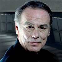 John Cavil, Cylon Numero Uno interpretato da Dean Stockwell in Battlestar Galactica